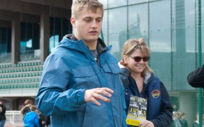 Jules Plisson signe à Courbevoie